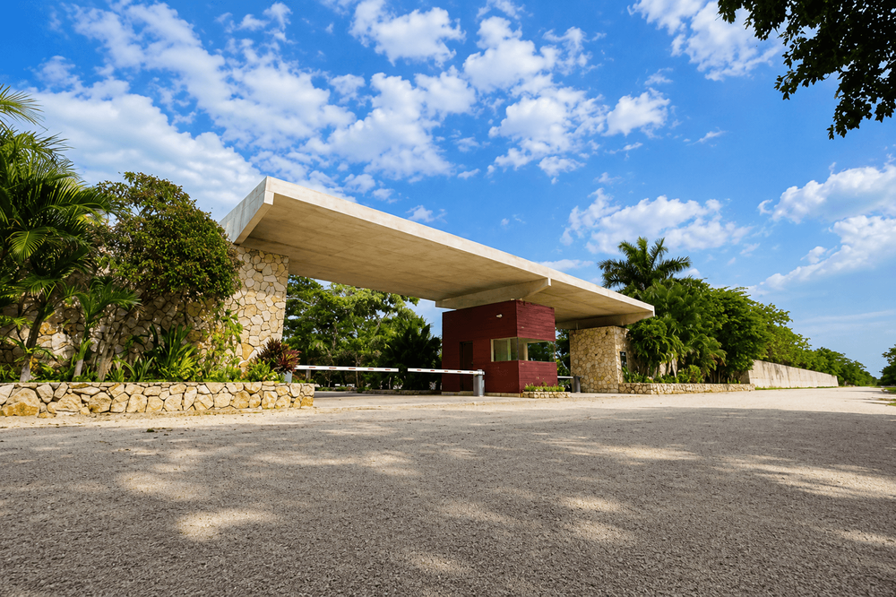 Puerta Kuxtal - Vista principal